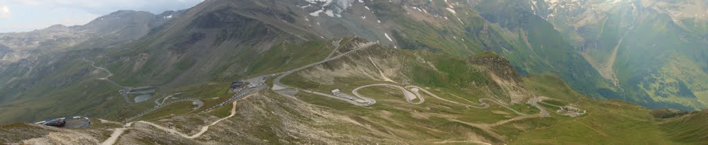 A Großglockner Hochalpenstraße a Hochtortól az Alpine Naturschau Hausig - Panoráma by andrew brown