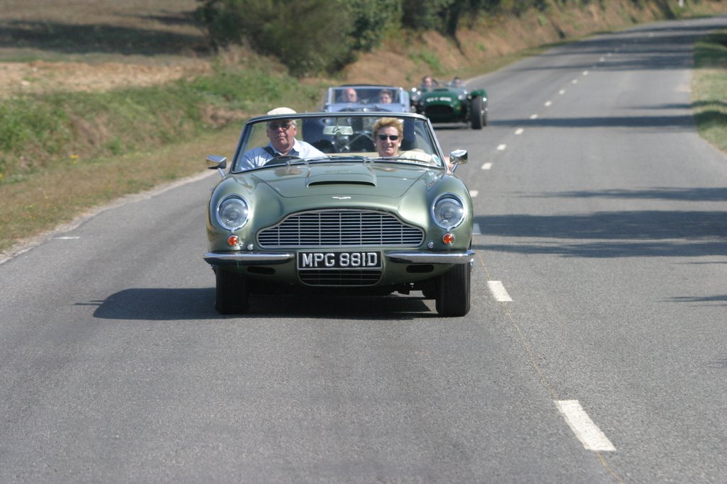 DB6 Short Chasis Vantage Volante, Angouleme 2004 by billbrown