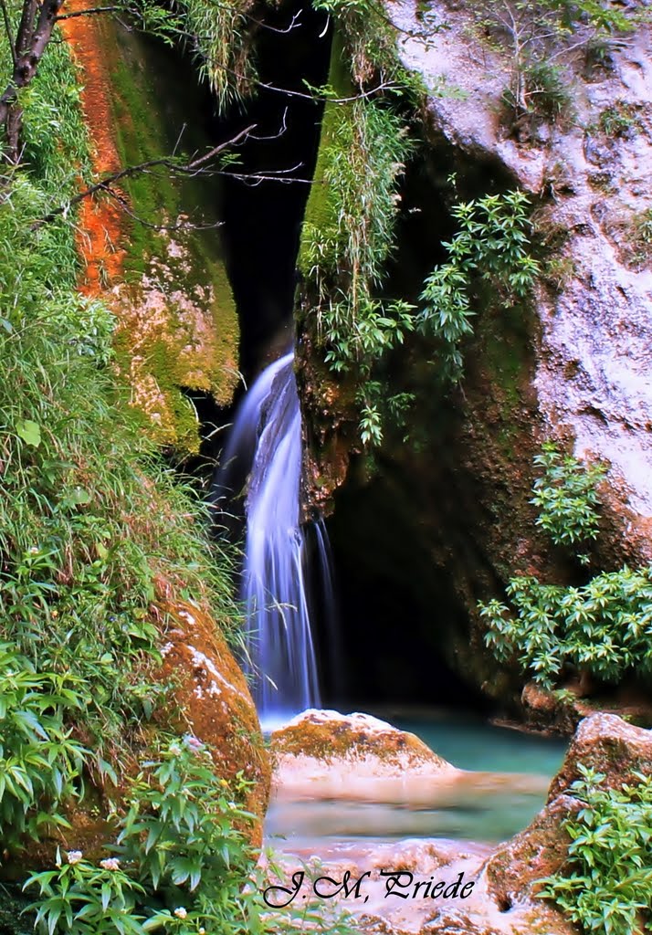 Nacedero del río Urederra (Sierra de Urbasa en Navarra) by priedepriede