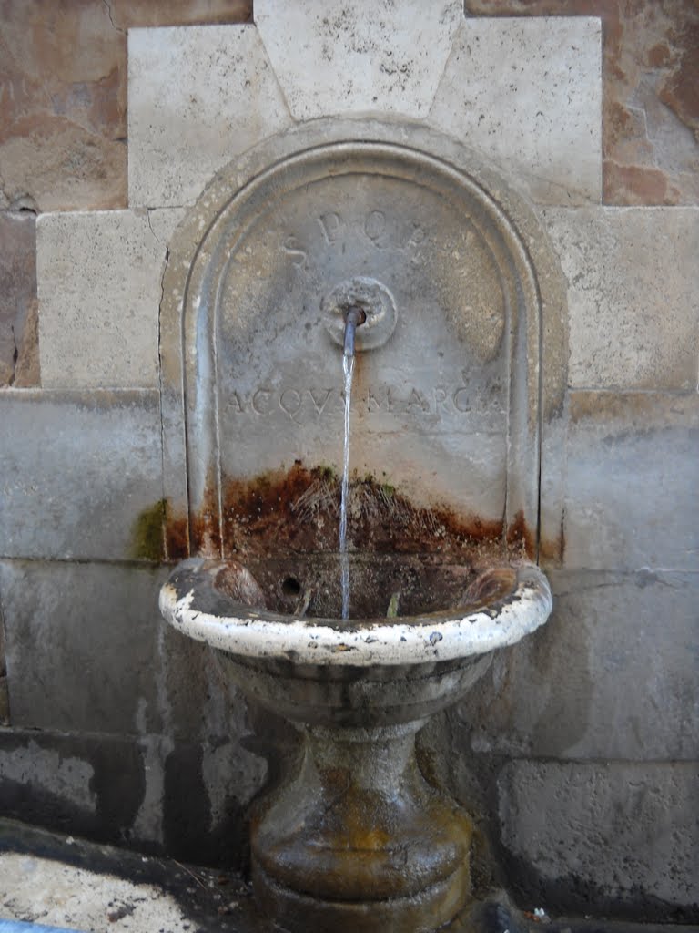 Roma via di san pietro in carcere fontana acqua marcia by ulaccotu