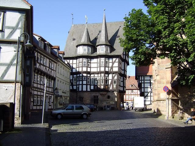 Alsfeld Kirchplatz mit Blick zum Alten Rathaus by hubi1802