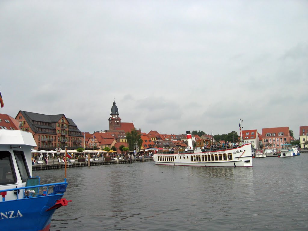 Müritz - Einfahrt in den Hafen von Waren by Andreas-Müller