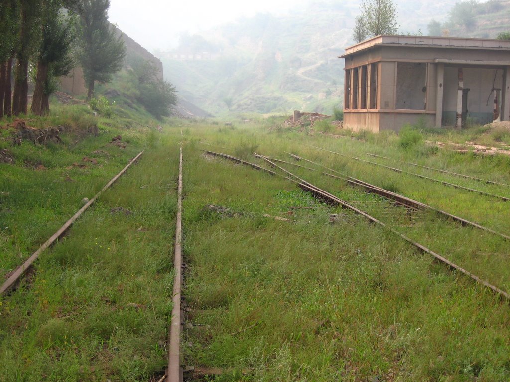 The Deserted Railway Station of Pangjiabu(庞家堡车站遗址) by Tyber