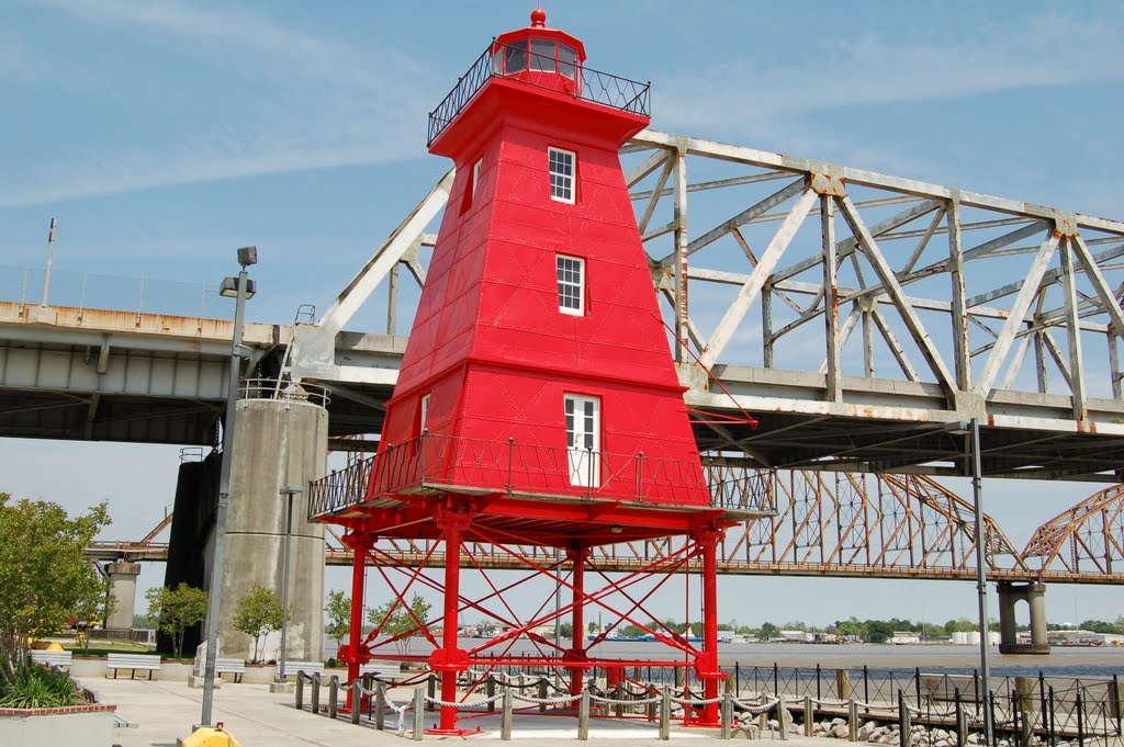 Southwest Reef Lighthouse - Berwick, LA by cajunscrambler