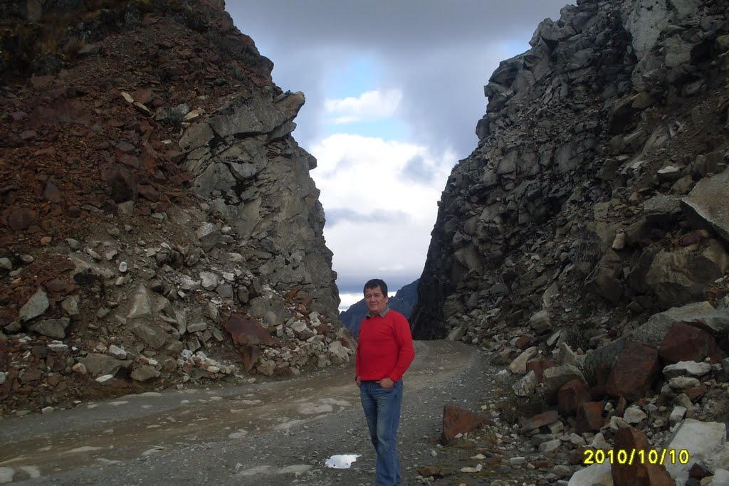 Portachuelo de Llanganuco - Yungay - Ancash by Martin Mezzich