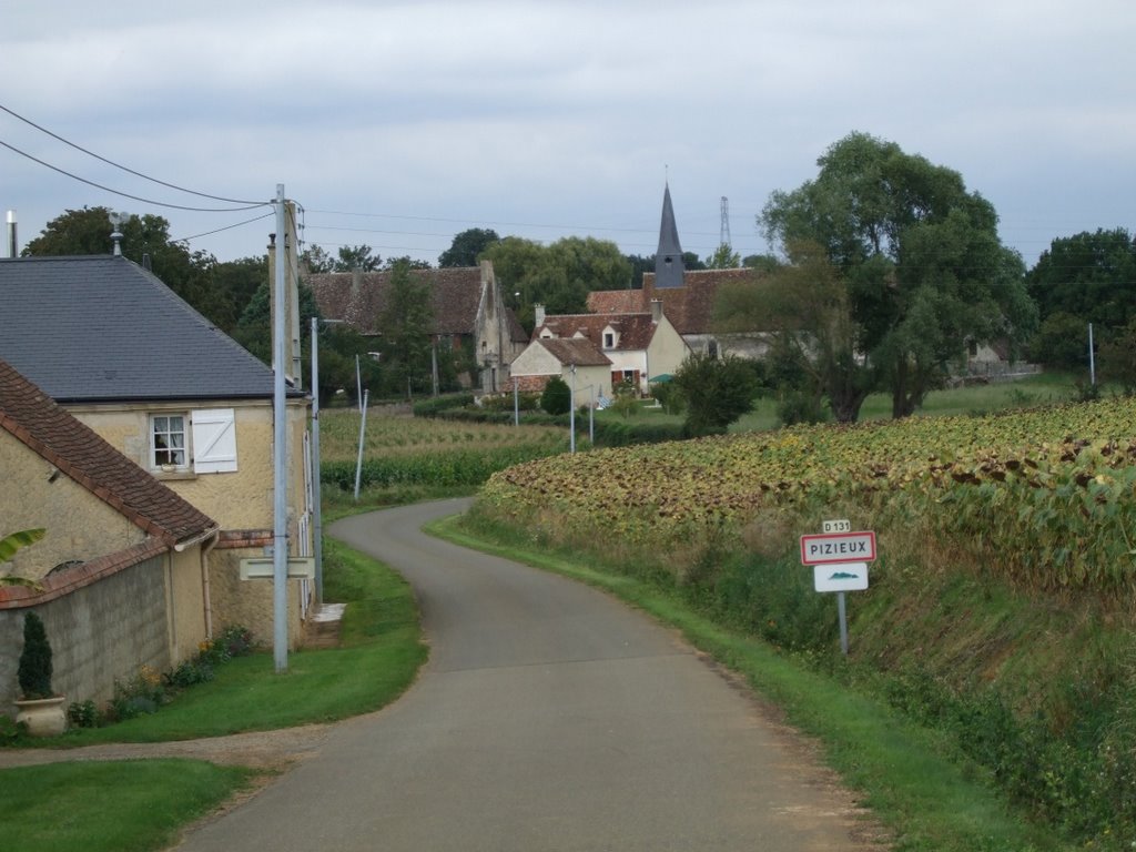 Arrivée sur Pizieux venant de Monhoudou by Dutour