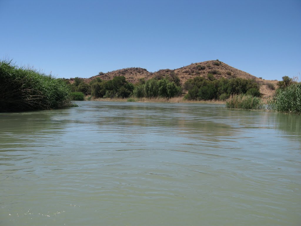 On the Orange River by Graham Maclachlan