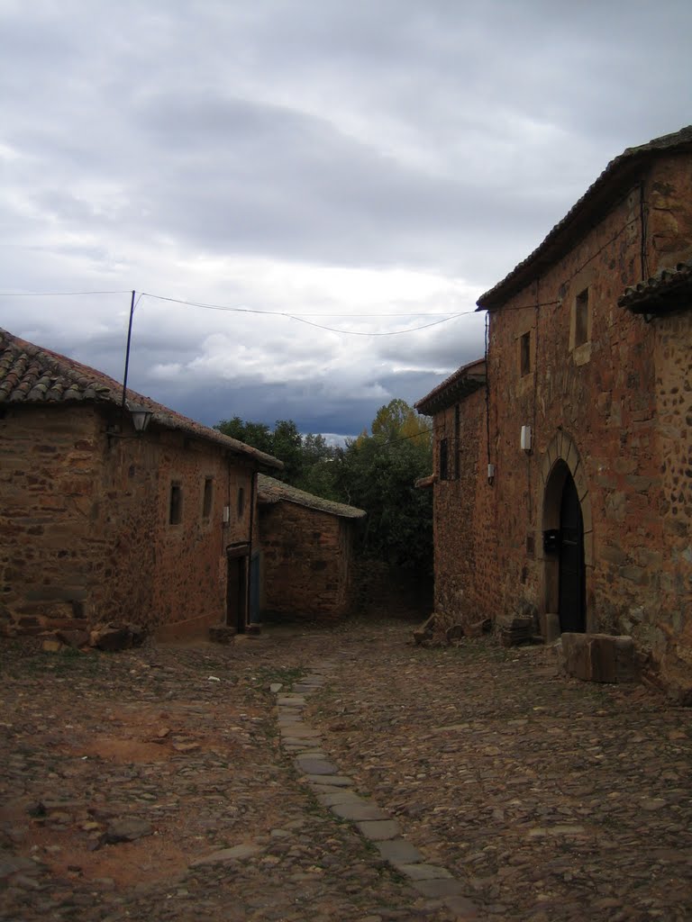 Calle del Rincón - Castrillo de los Polvazares - La Maragatería - Castilla y León - España by House Housines