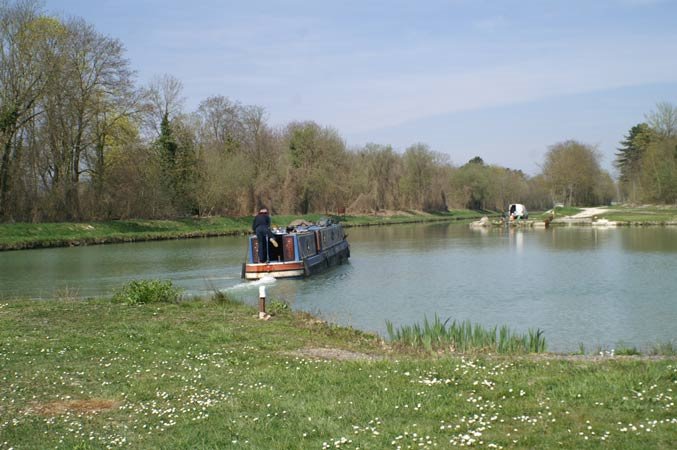 The Port de Vaudemange on the Aisne a Marne Canal by falconer Dave Long