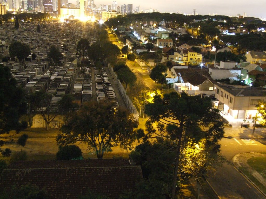 Cemiterio Agua Verde a Noite em Curitiba-PR-Brasil by eipiel