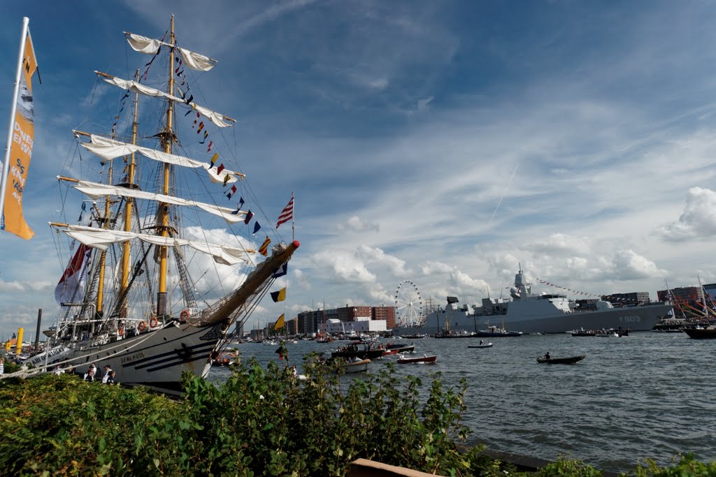 Sail Amsterdam - Noordwal - View SE along Dewaruci by txllxt