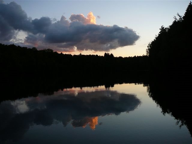 Jezioro Piekiełko wieczorem, widok w kierunku zachodnim/ Piekiełko Lake in the evening by Karolina P.