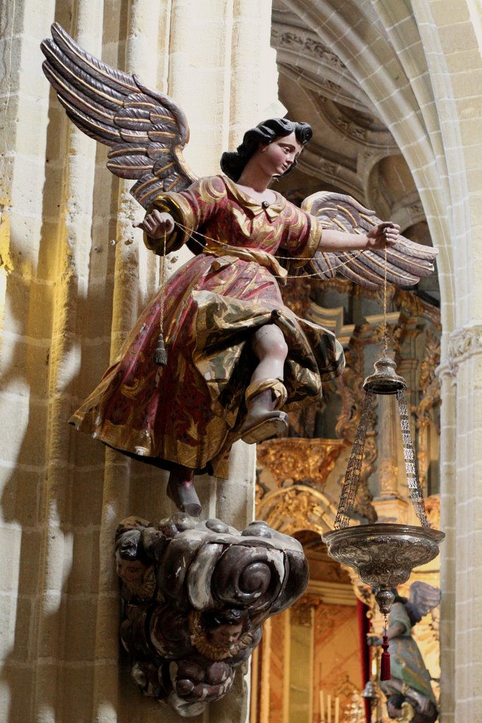 Iglesia Santa María la Coronada. Ángel lamparero by Joaquín Gómez