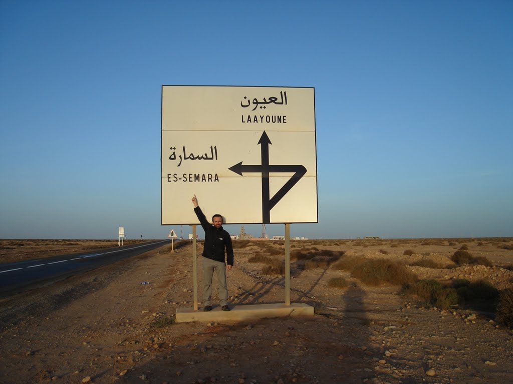 Cruce saliendo de Tan Tan hacia el sur (Marruecos). by Salvador Aguilar