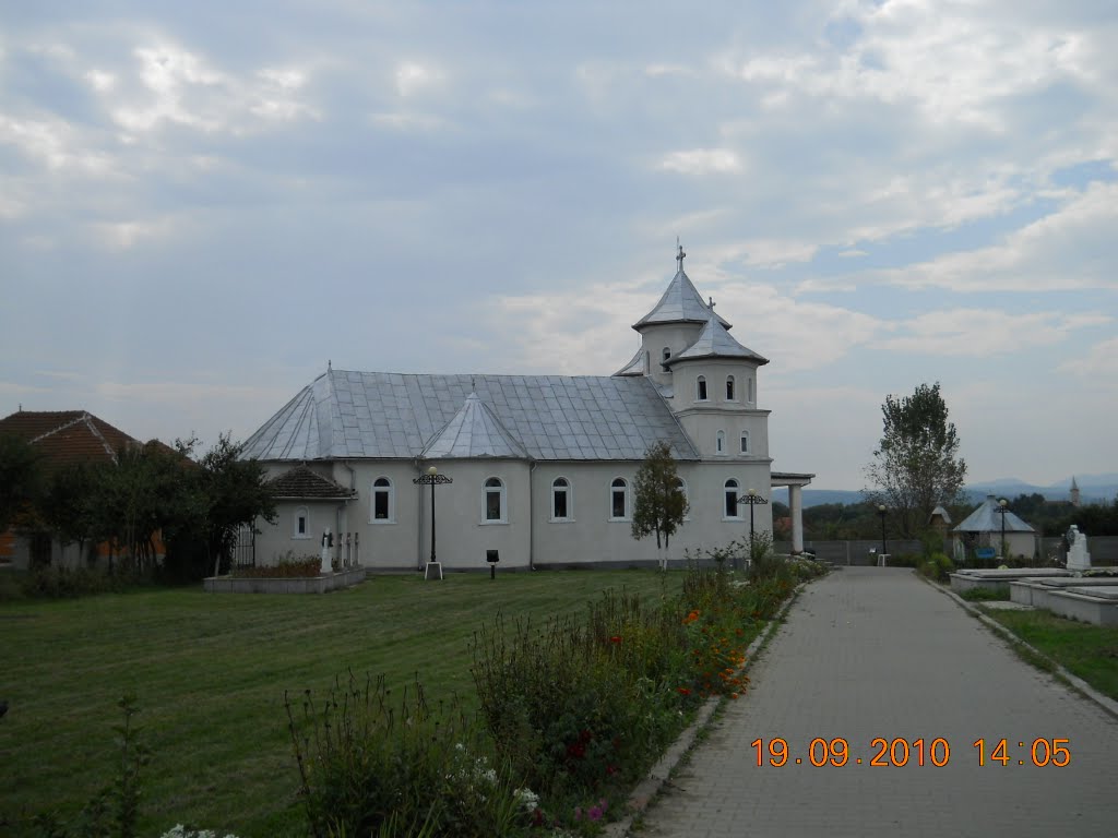 CALAN - Biserica din STRESINGEORGIU by petre stanciu