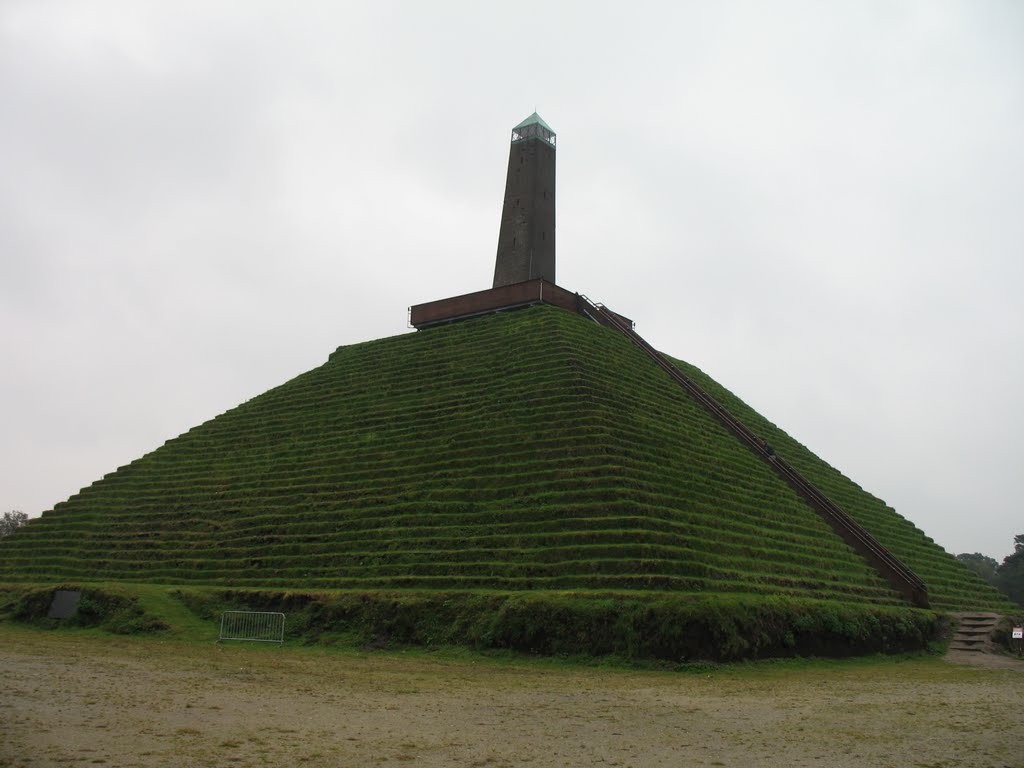 Pyramide van Austerlitz by Bredase Cycloop