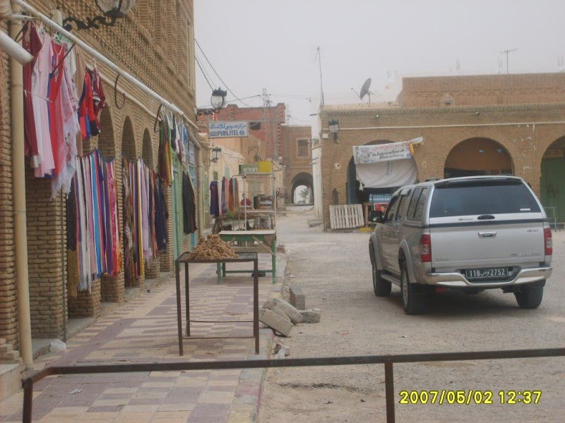 La place du marché à Nefta by Chami Khalil