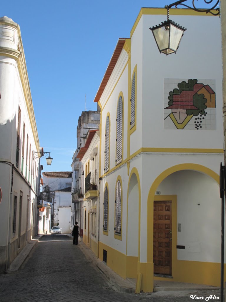 Alentejo, rua Jorge Raposo Beja / A street in Beja by Voar Alto