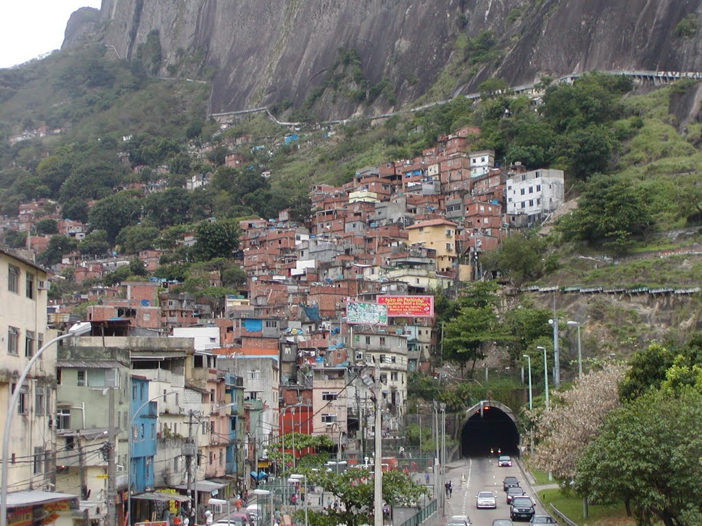 Favela bei Rio by Werner Portl