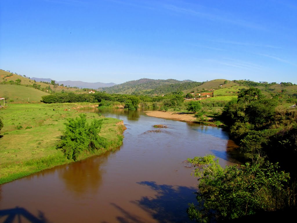 Vale do Rio Paraopeba by S. F. da Costa