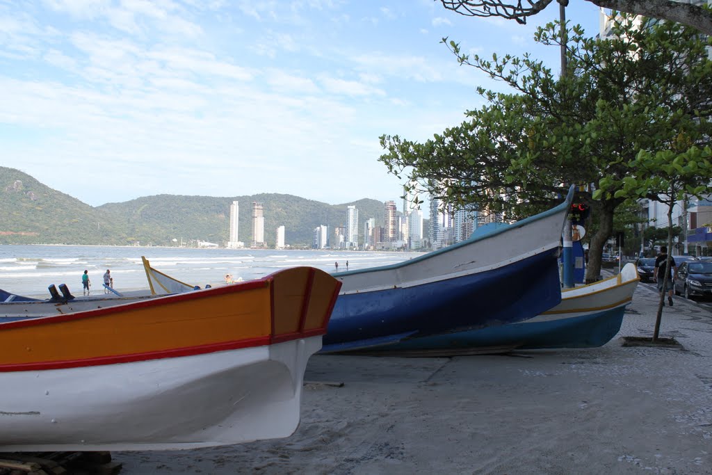 Barcos de Pesca - Balneário Camboriú, Brasil by Pedro Ferreira dos S…