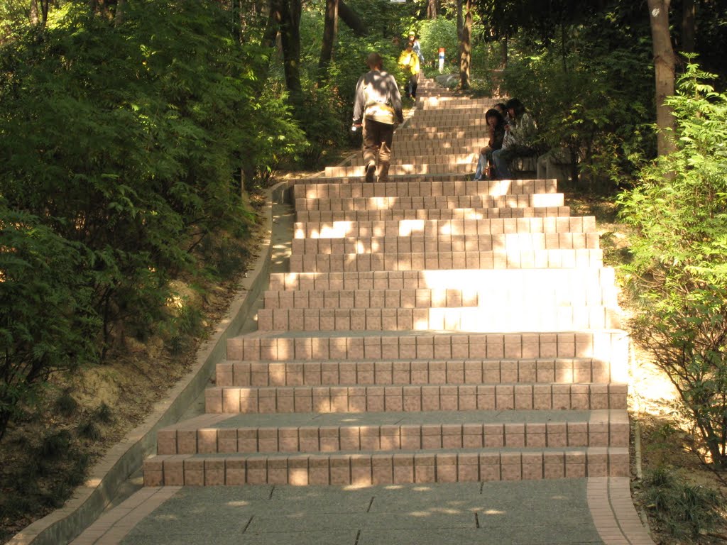 Path up Baiyun Mountain by 2ndpatriot777