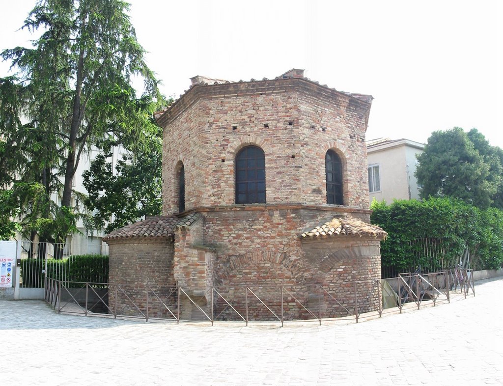 Ravenna: Battistero degli Ariani by Pical