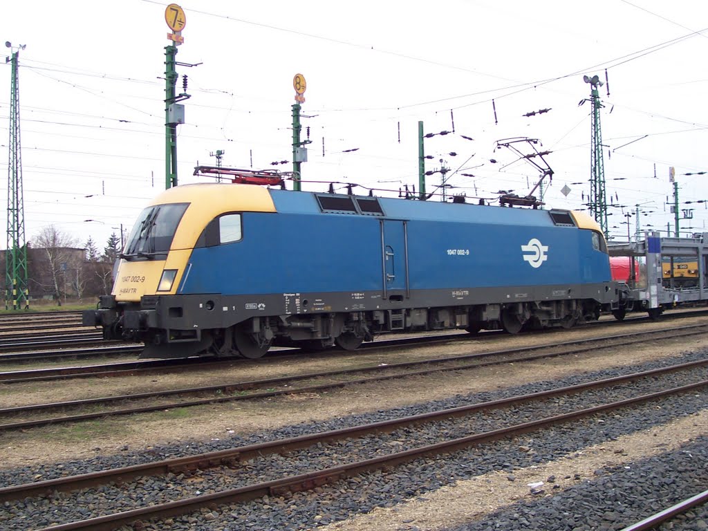 MAV 1047 002-9 in Hegeyshalom, Ungarn, 2009 by Oliver Bühler