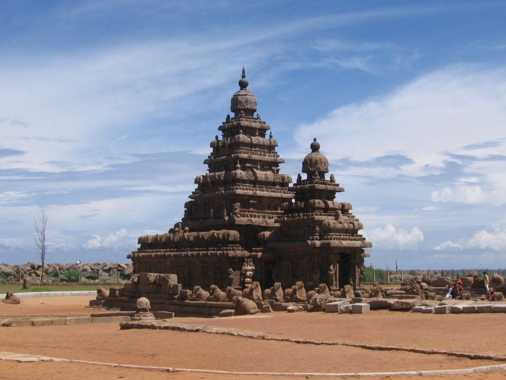 Shore Temple, Mahabalipuram by Aigin