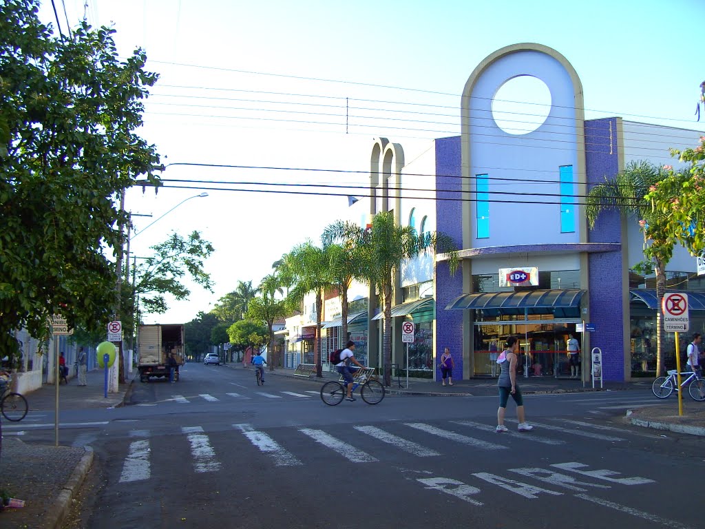 Esquina João Pessoa com Rafael Barros, Leme, SP, Brasil by Caio Graco Machado