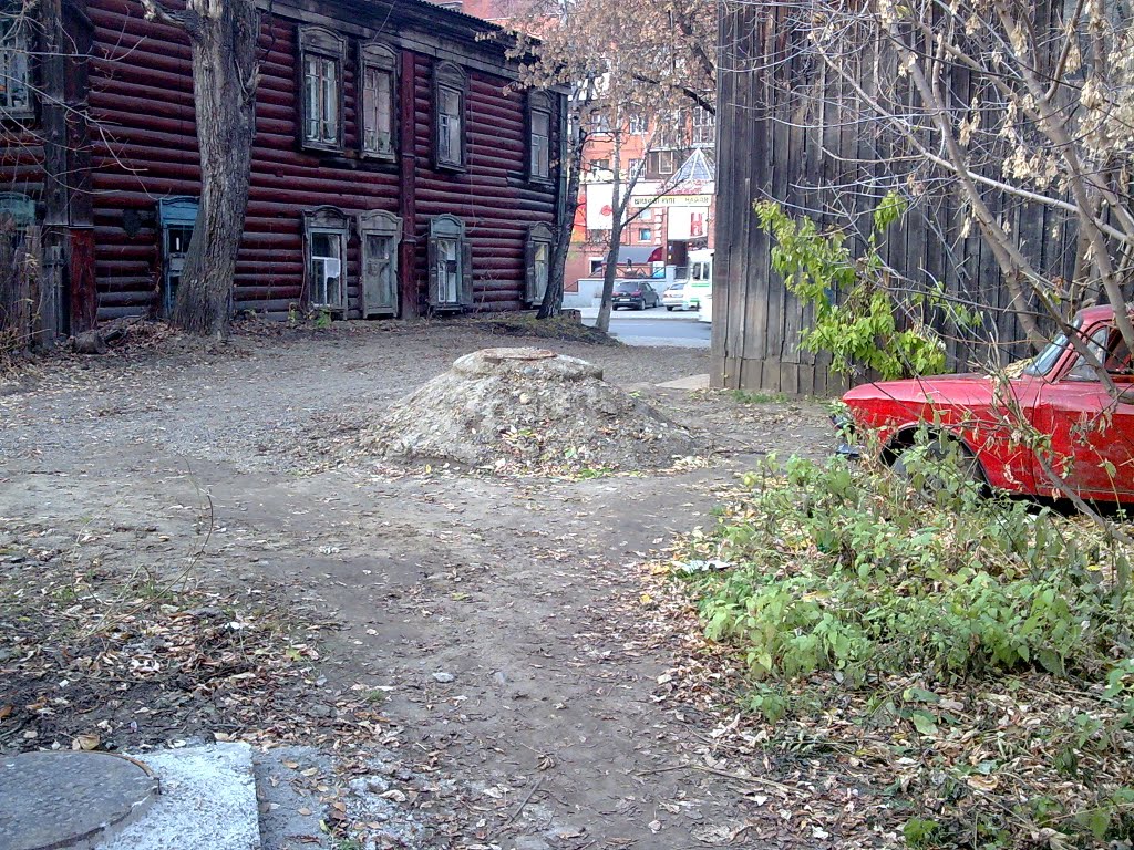 An old backyard near Frunze av. by Alex Cats