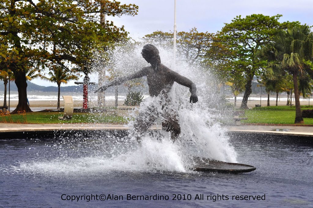 O surfista, Santos - SP by Alan Bernardino de O…