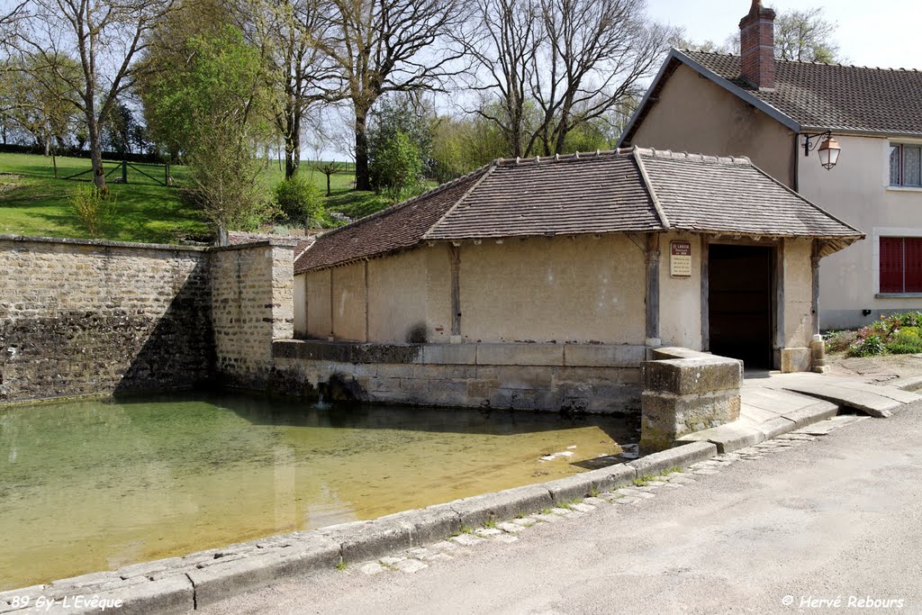 Lavoir de Gy-l'Evêque (89) by H. Rebours