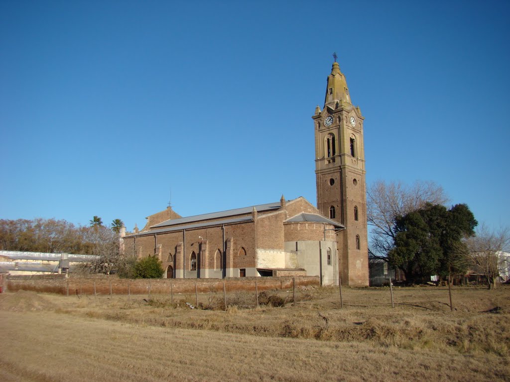 Iglesia by Omar Chavero