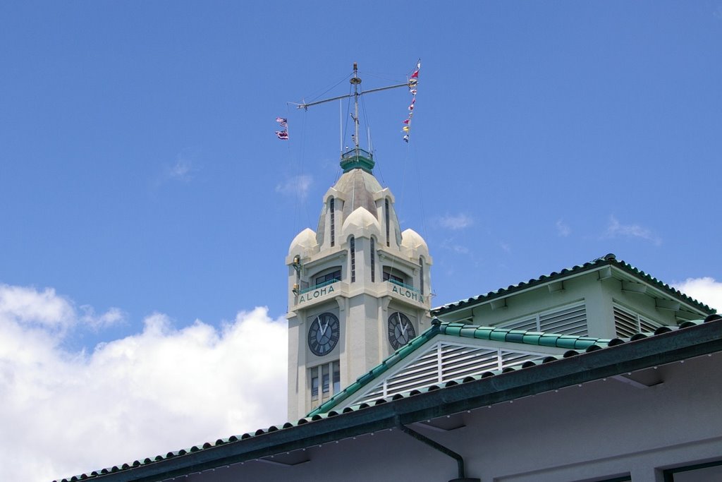 Honolulu - Aloha Tower by Paolo Vercesi