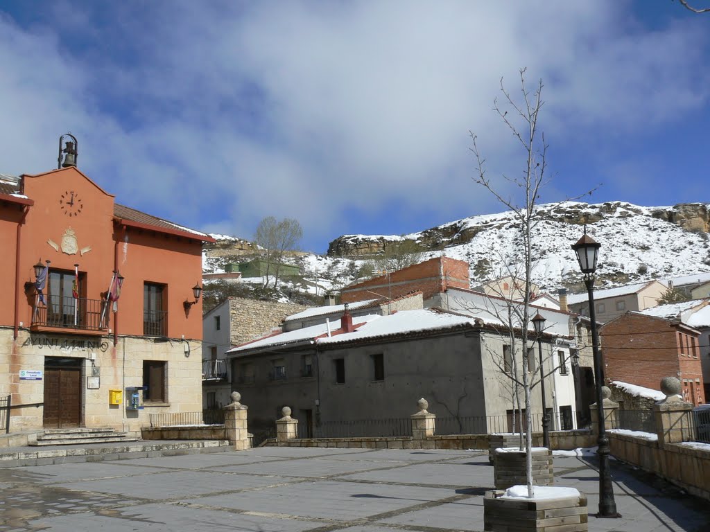 Peñalen. Plaza del Ayuntamiento. by Peñalero - Miguel Briso-Montiano