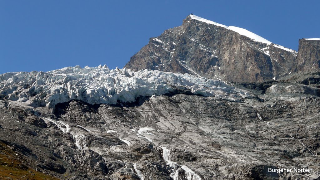 Allalingletscher mit Allalinhorn 4027 müM. by Norbert Burgener