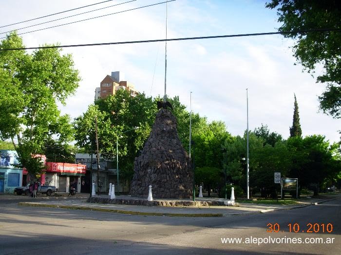 Florencio Varela - Monumento a la Bandera ( www.alepolvorines.com.ar ) by alepolvorines