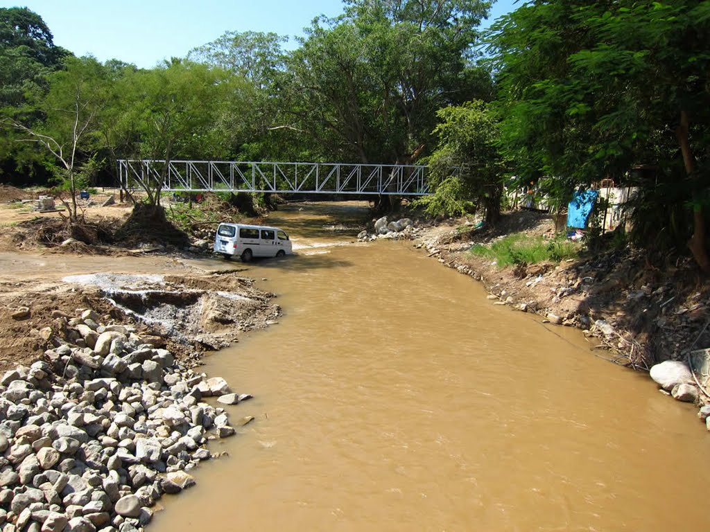 Ped Bridge at Crossing -San Pancho (San Francisco) -Oct 2010 after flood by reaganomics