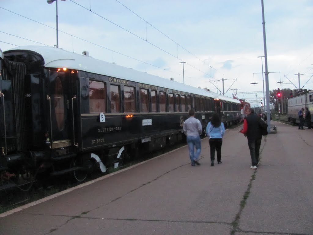 Vagoane Orient Express peron gara Brasov-Sept2010 by Popescu Vicentiu