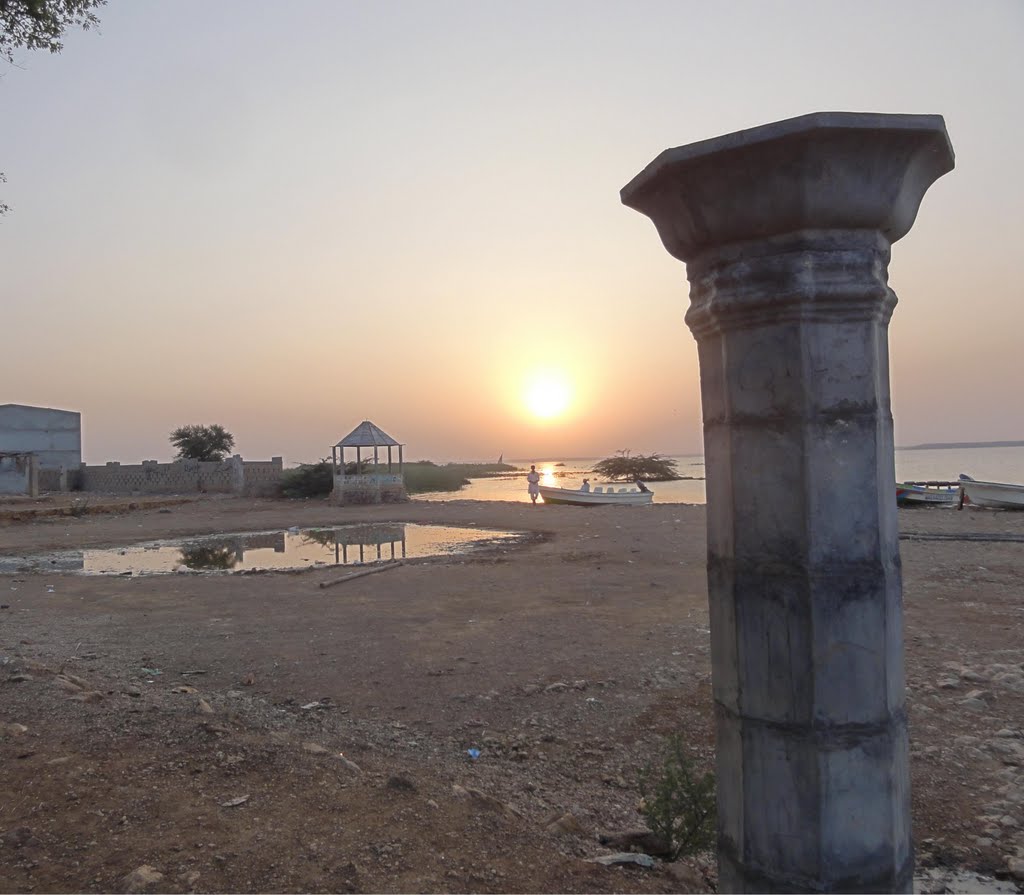 Sunseting into Keenjhar near Thatta Sindh by Mir Meharullah Talpu…