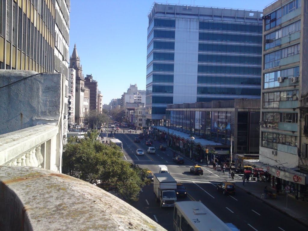 Av. 18 de Julio desde la terraza, vista del BHU. Montevideo. by Alejandro Cespedes