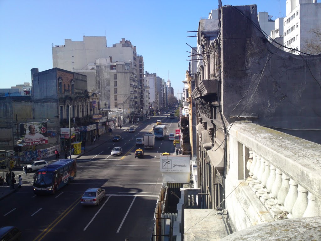 Av. 18 de Julio desde mi terraza. Montevideo, Uruguay by Alejandro Cespedes