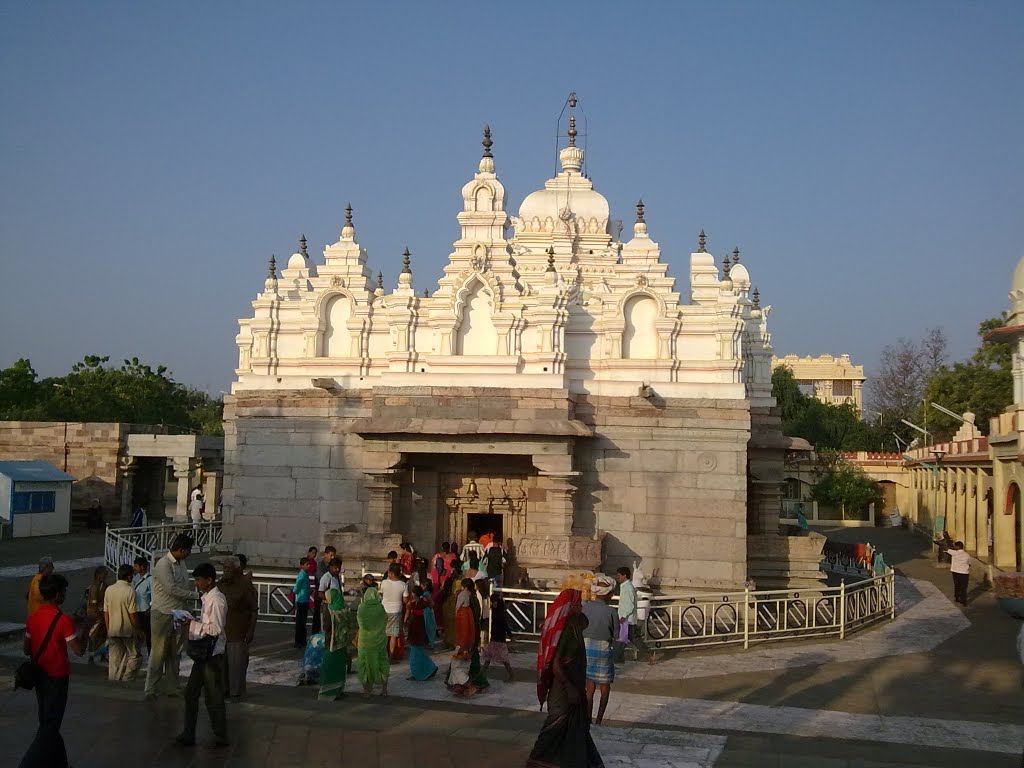 Sri Sangameshwara Swami temple by Mahantesh G