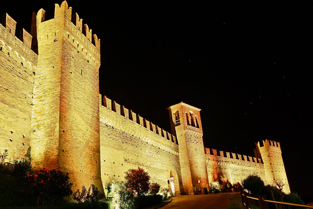 Gradara,le mura e la costellazione by carissimo61