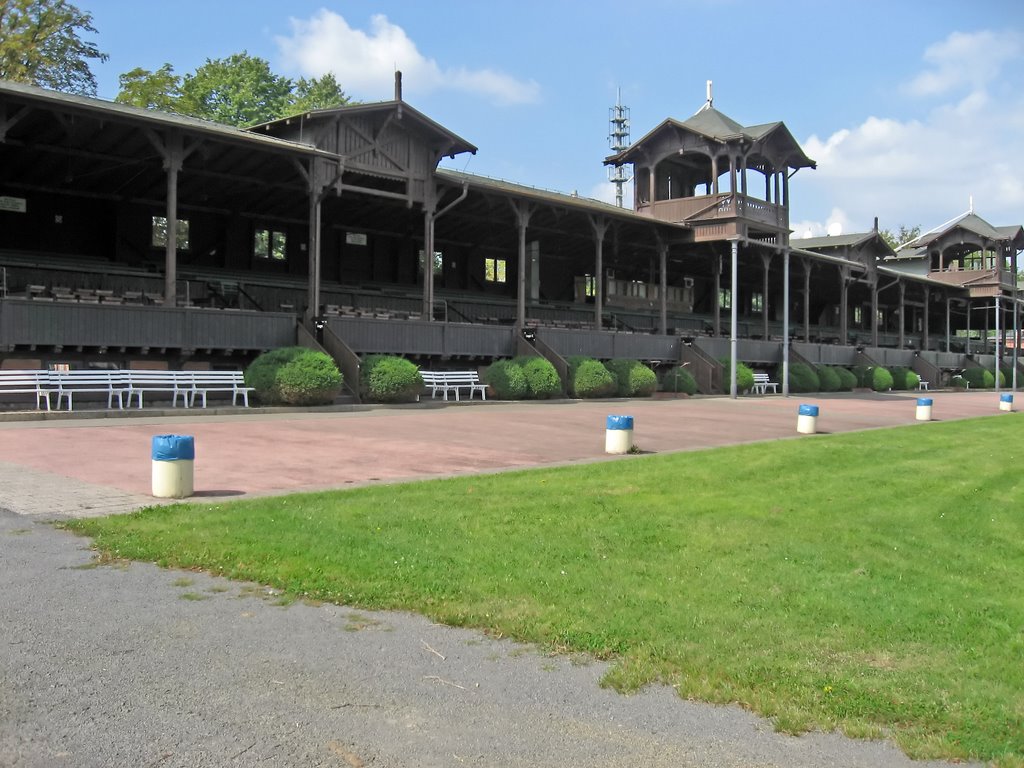 Haupttribüne by Helmut Fischer