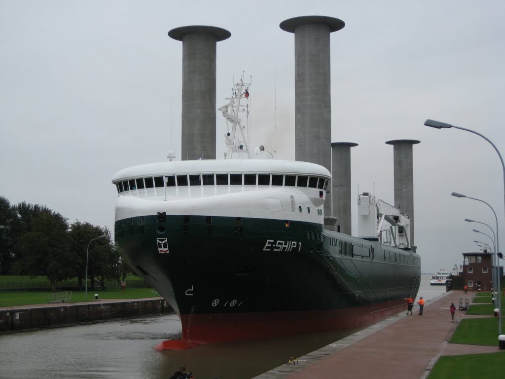 E-Ship1 Emden Seeschleuse by kriegsreporter