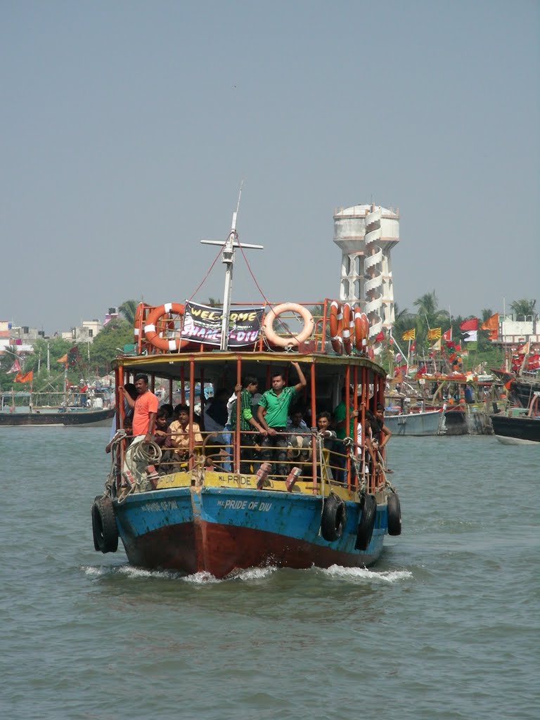 Ferry Ride (Pride of Diu) by http://www.bonrix.net