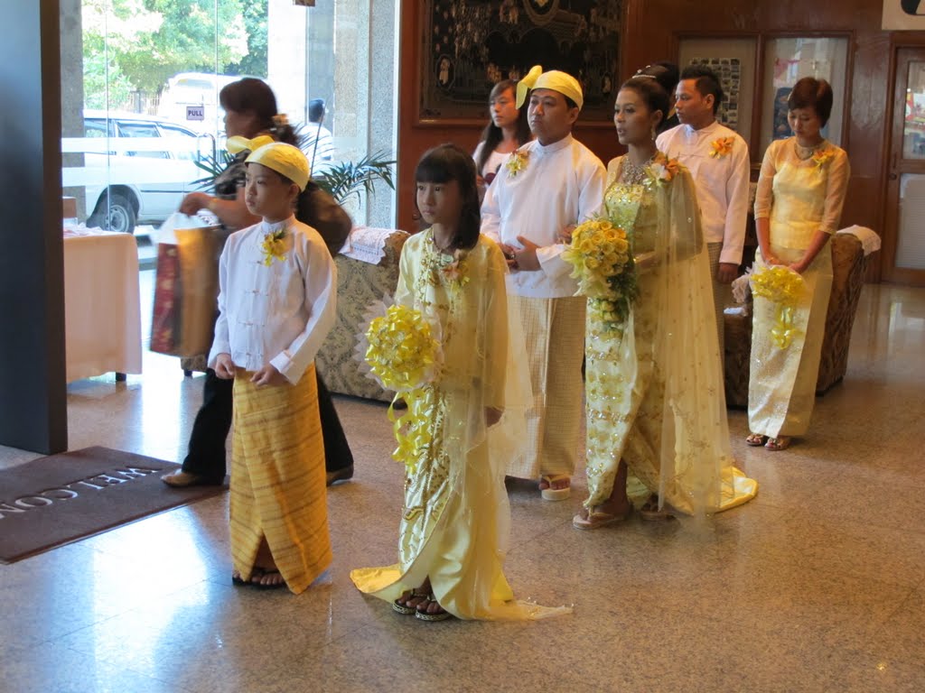 Wedding in Yangon by Che Trung Hieu