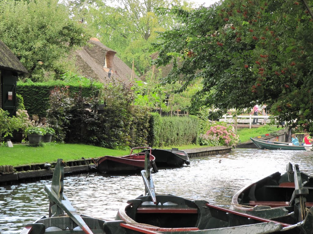 Giethoorn by Robin van de Loosdre…